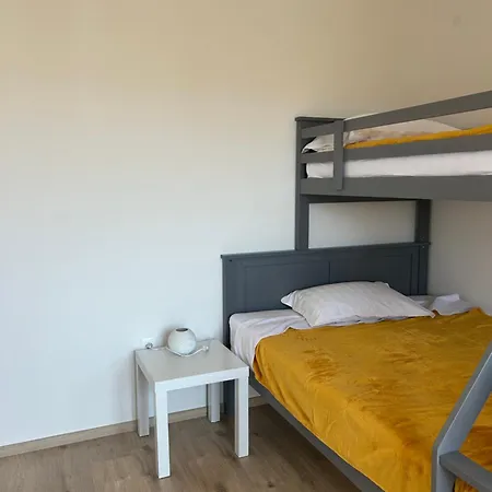 Apartman Suran - *