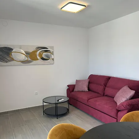Apartman Suran - *