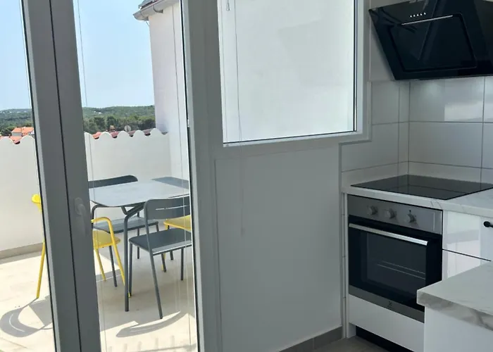 Apartman Suran - *