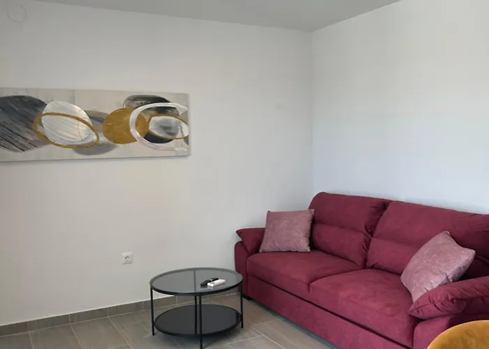 Apartman Suran - *